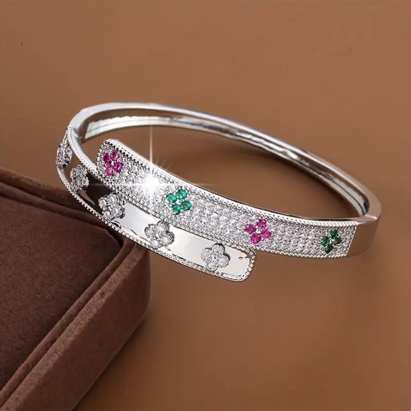 Multicolor Rhinestones Clover Leaf Bangles - Picture 6 of 8